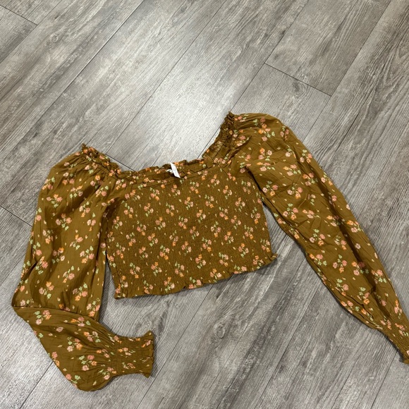 AERIE puff sleeve floral print crop top 🤍 - Picture 2 of 8